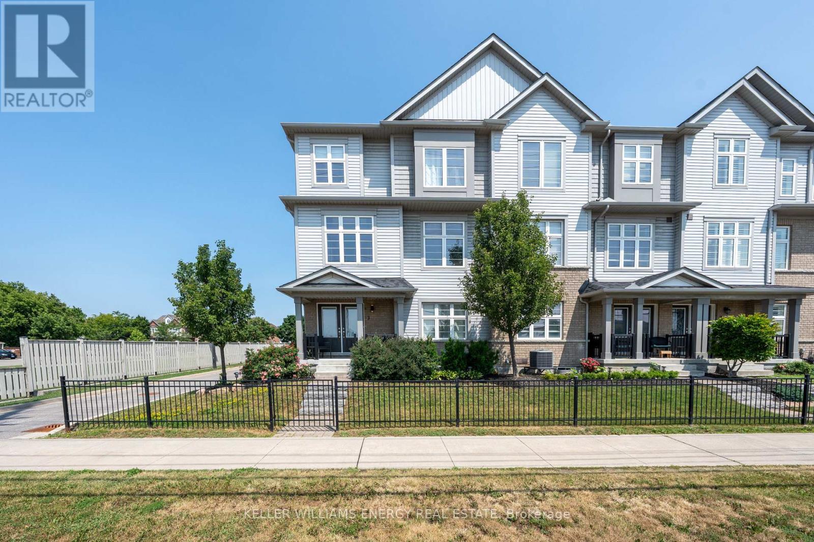 3 Cornerside Way, Whitby, ON L1M 0L8