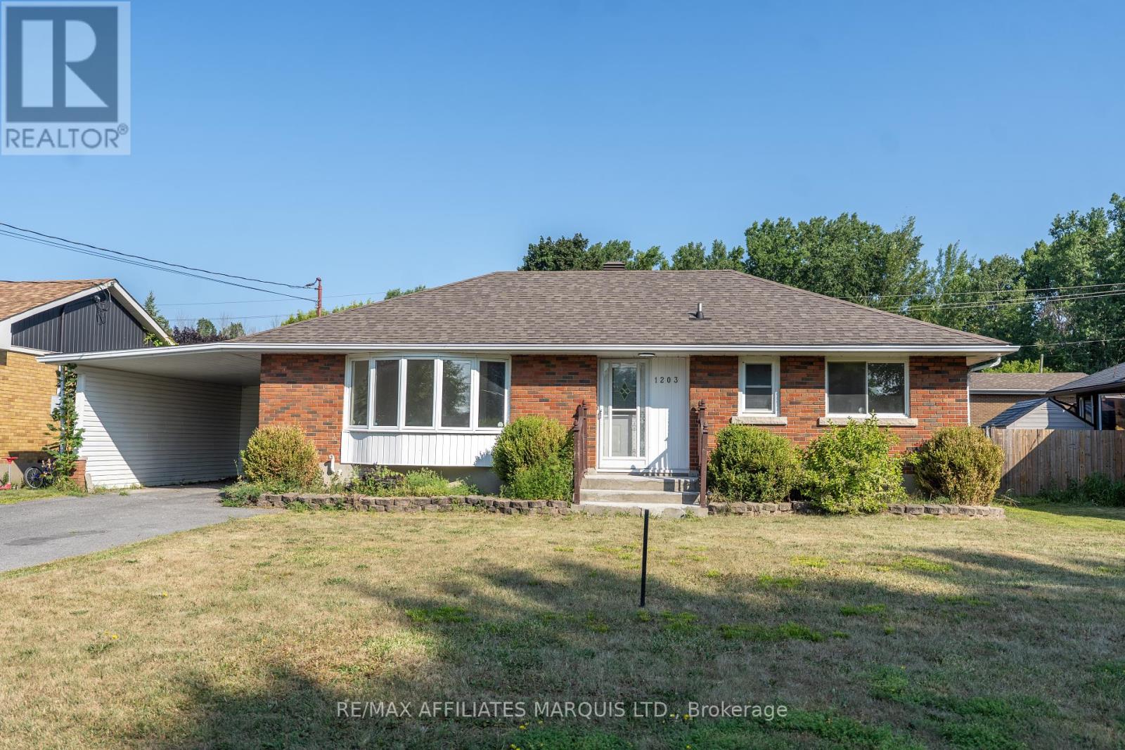 1203 Princess St, Cornwall, ON K6J 1S2