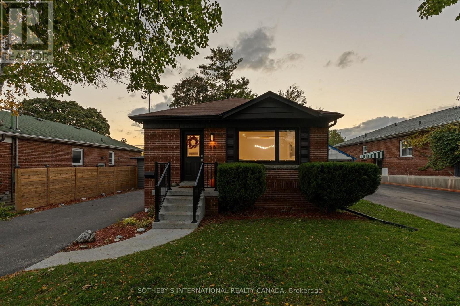 38 Vauxhall Dr, Toronto, ON M1P 1P7