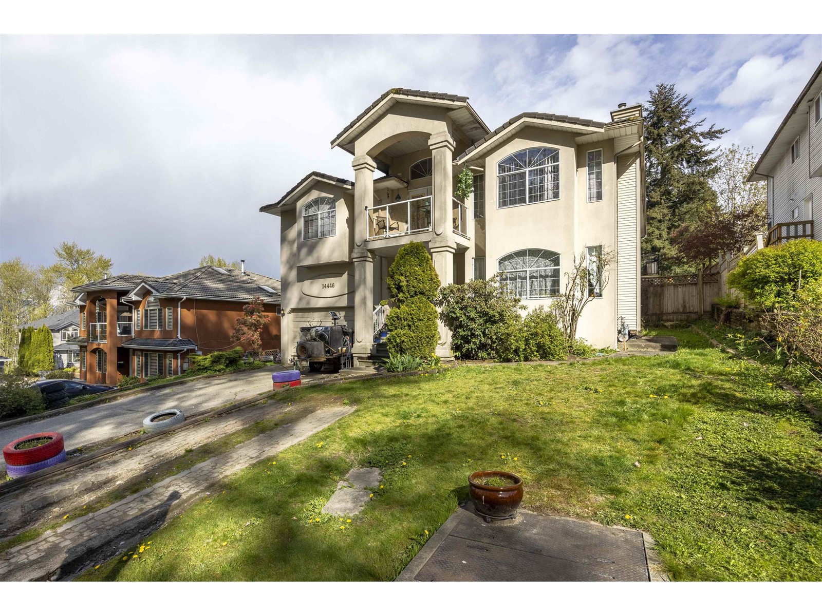 14446 Bedford Dr, Surrey, BC V3R 0W3