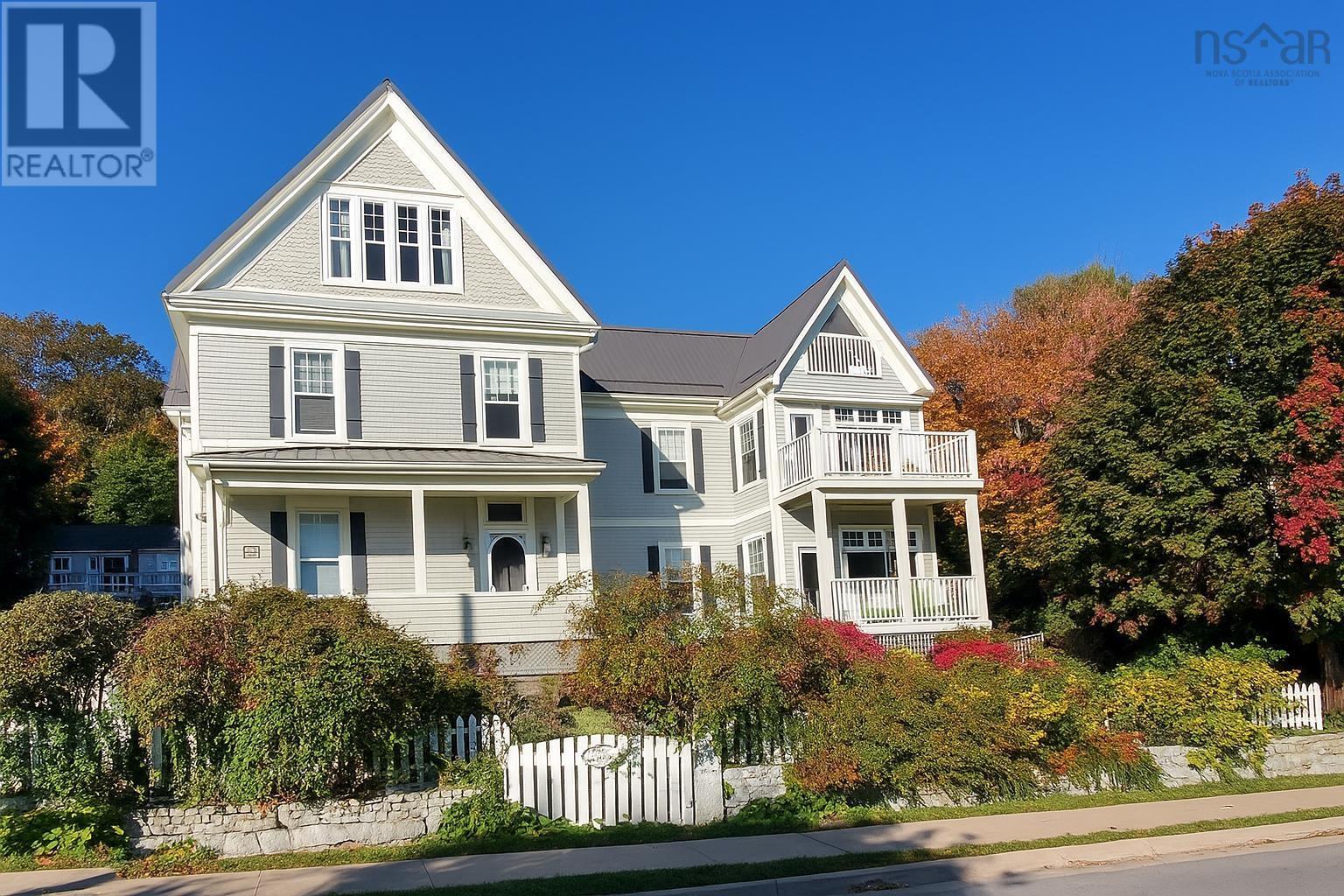 123 Duke St, Chester, NS B0J 1J0