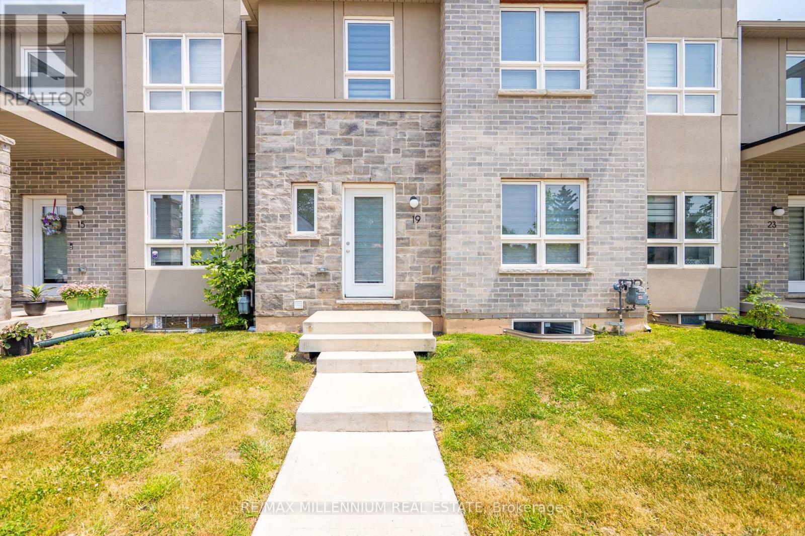 19 Perenack Ave, Welland, ON L3C 2C6