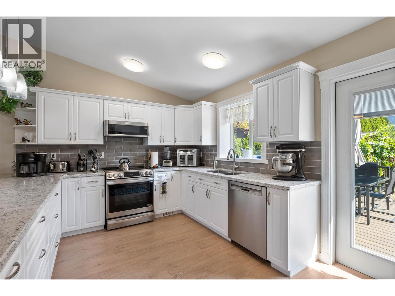351 Juniper St, Chase, BC V0E 1M0