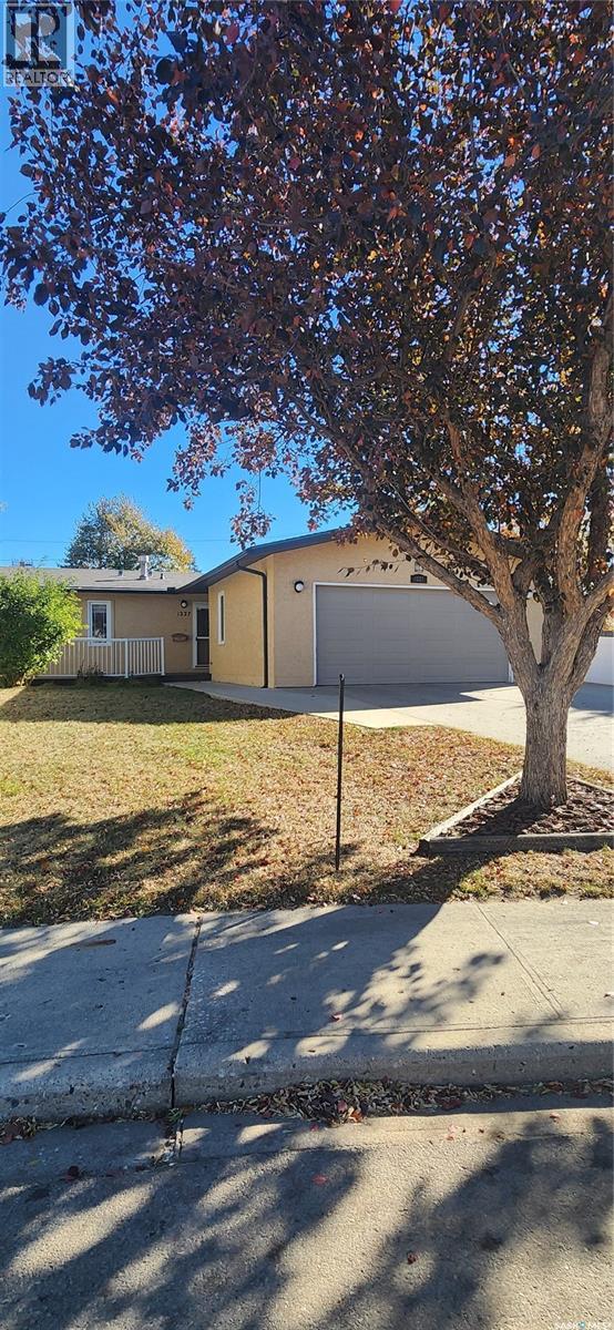 1227 2 Avenue Northwest, Moose Jaw, SK S6H 3R7