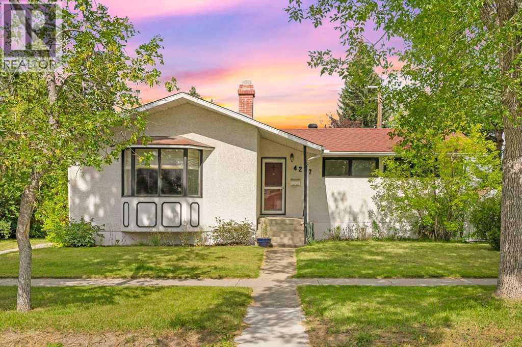 4207 Brisebois Dr NW, Calgary, AB T2L 2G1