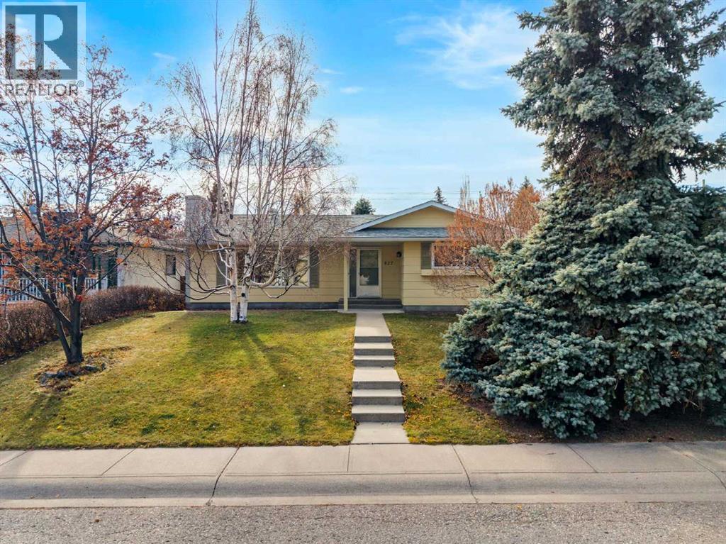 827 Lake Emerald Pl SE, Calgary, AB T2J 2J9