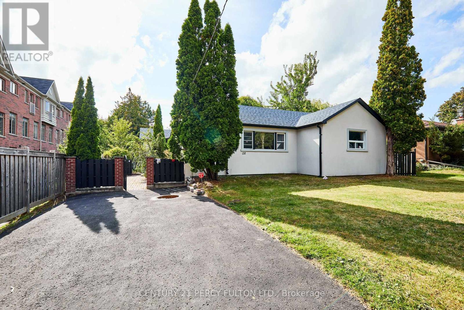 132 Old Harwood Ave, Ajax, ON L1T 0P4
