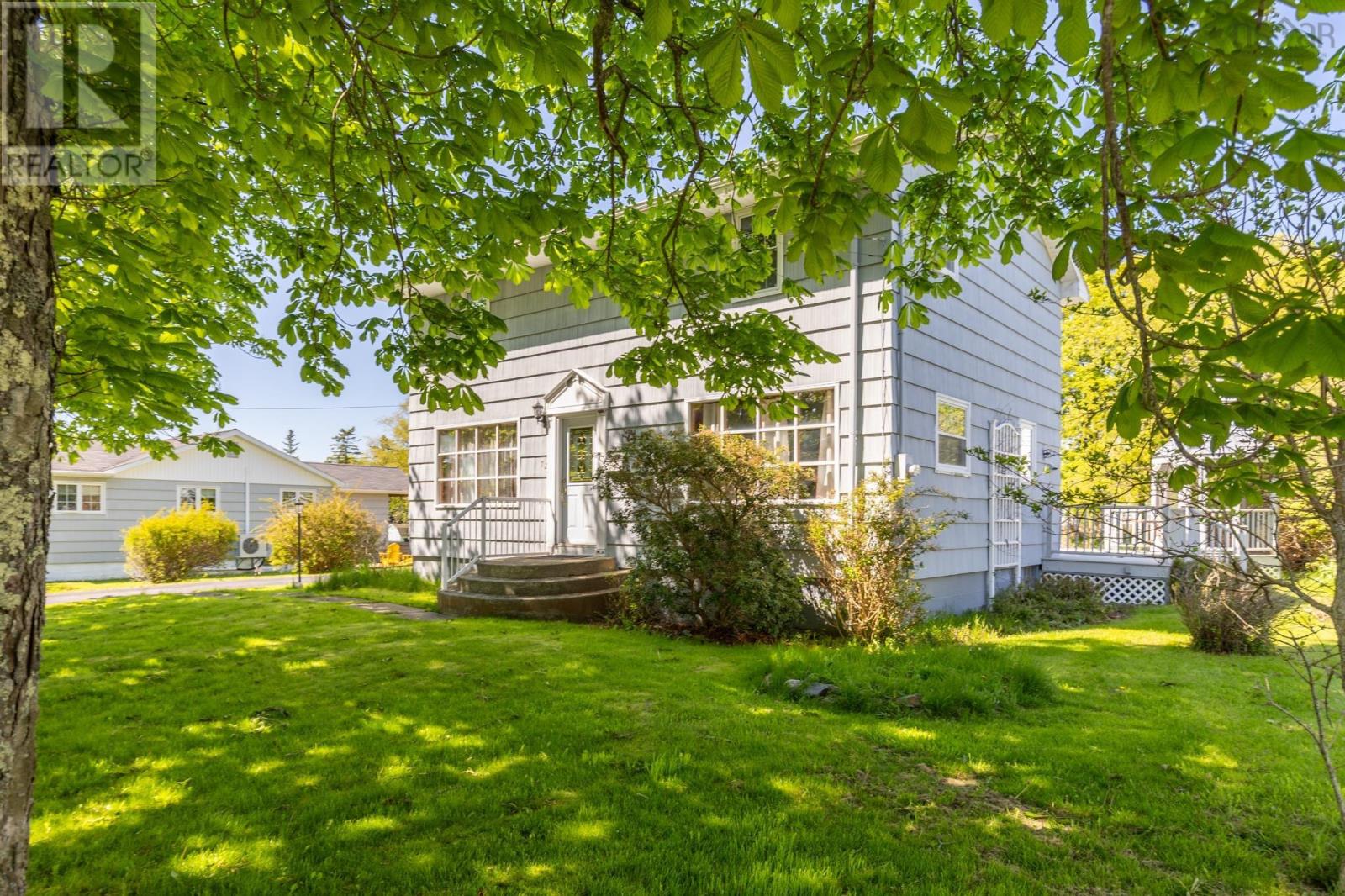 72 Huntington St, Yarmouth, NS B5A 2S3