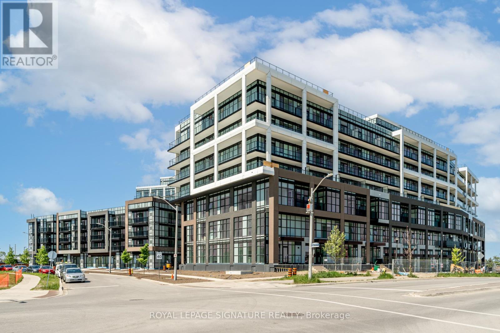 322 60 George Butchart Dr, Toronto, ON M3M 2H2