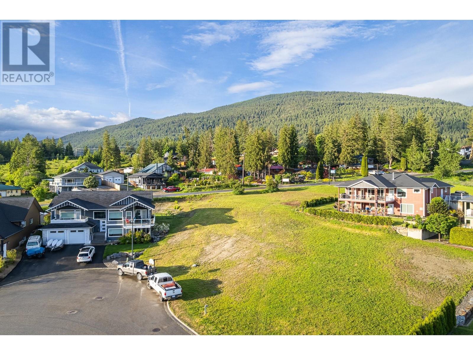 1016 Purcell Cres, Creston, BC V0B 1G3