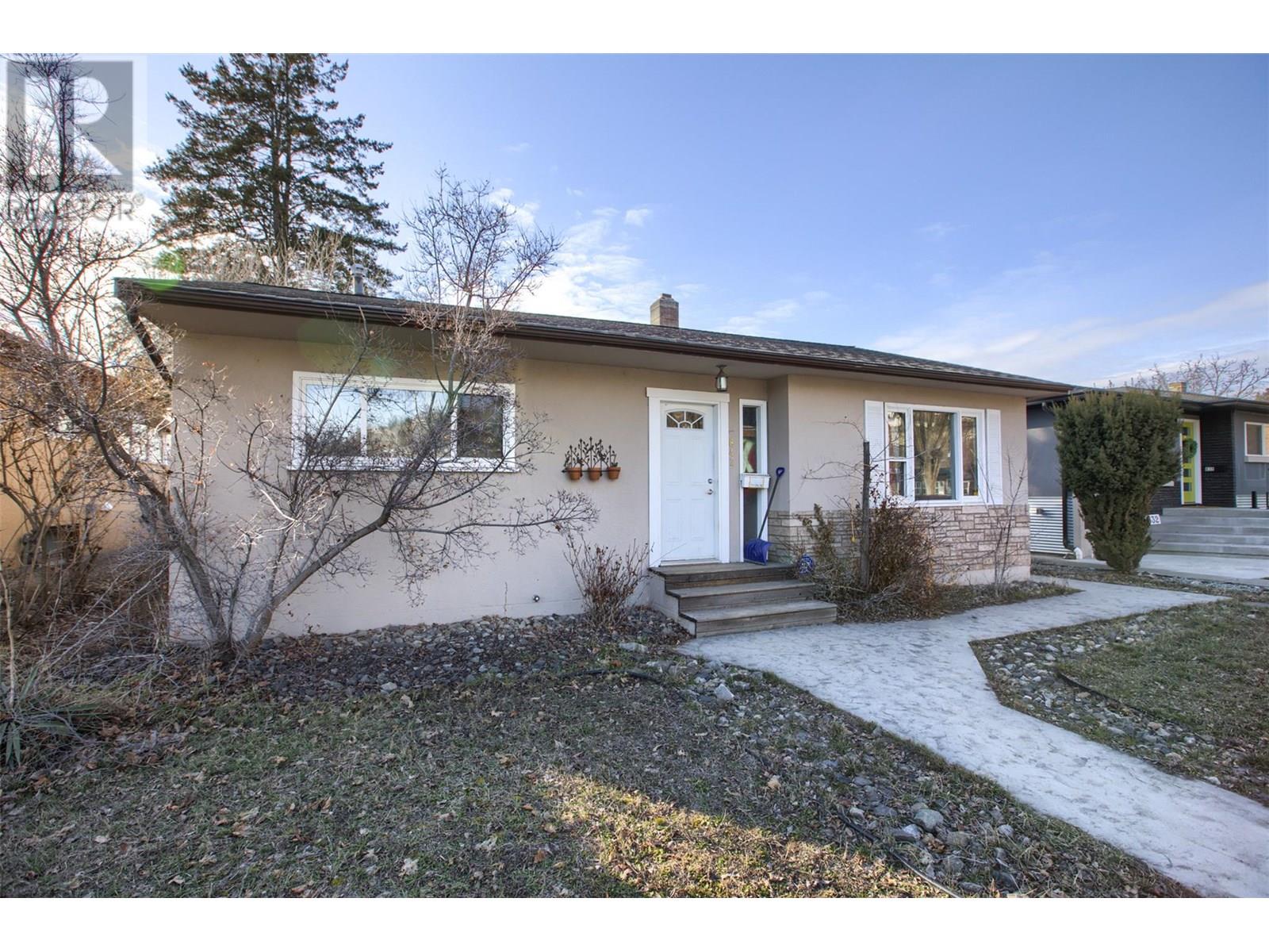 842 Walrod St, Kelowna, BC V1Y 2S3