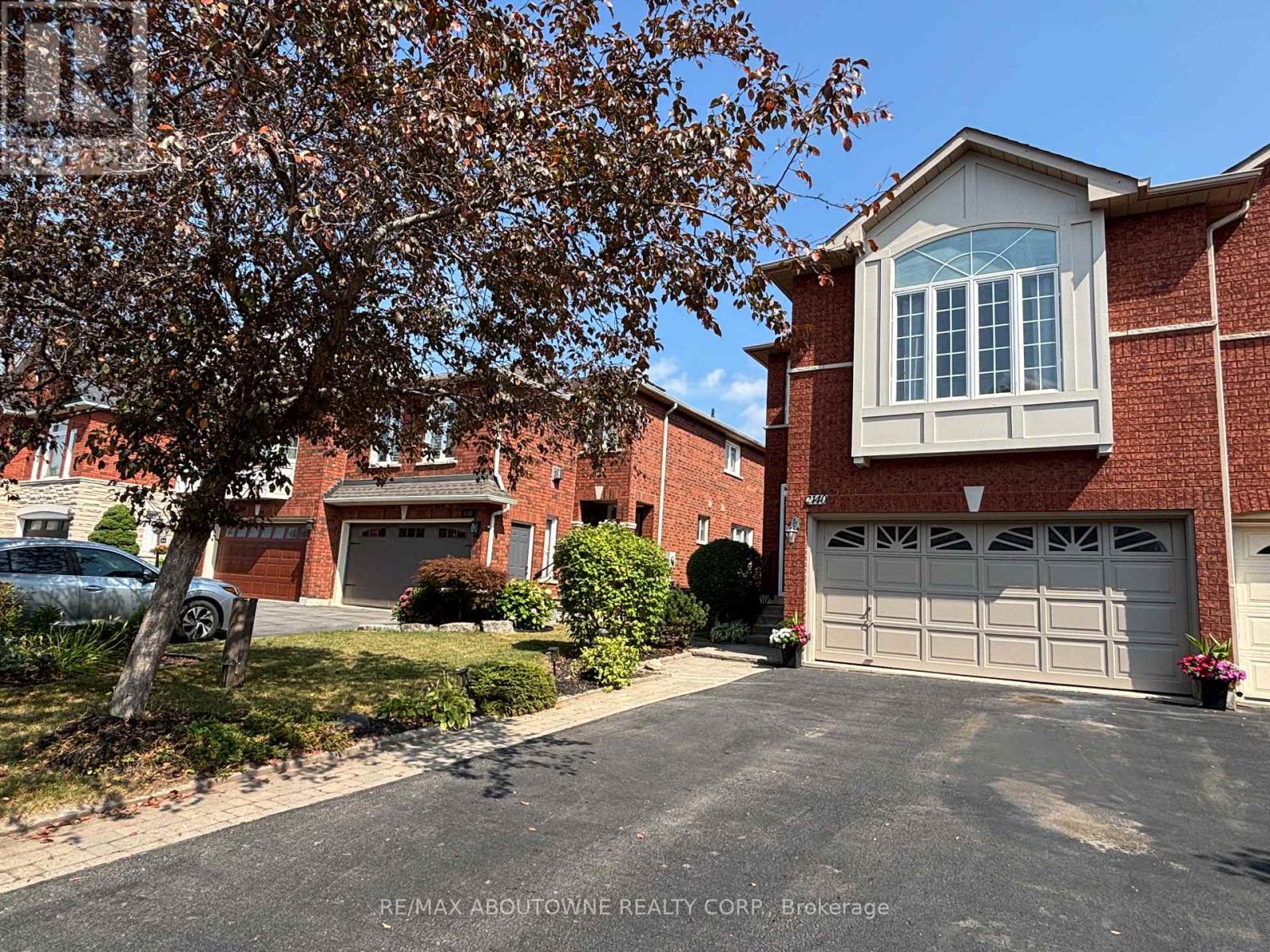 2140 Glenhampton Rd, Oakville, ON L6M 3X1