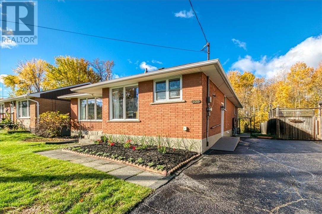 900 Beatrice Cres, Sudbury, ON P3A 3E5