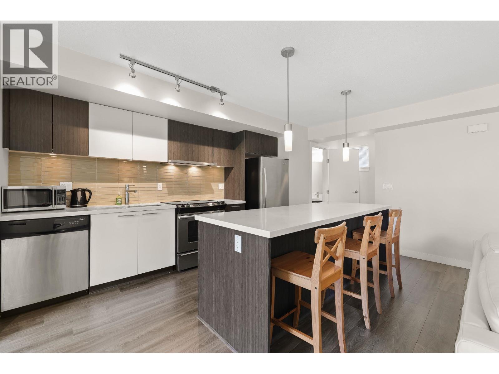 618 Langside Avenue Unit 311, Coquitlam, BC V3J 0B8