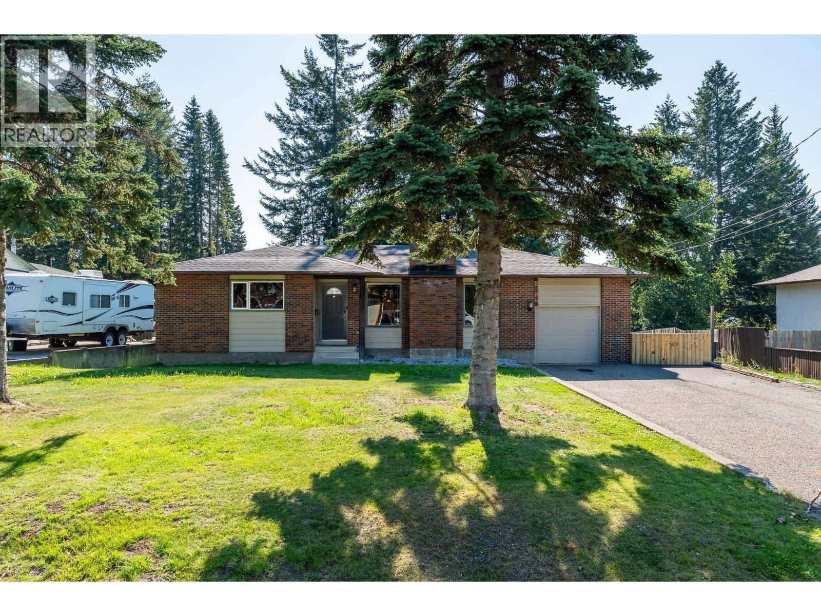 2886 Langley Cres, Prince George, BC V2K 3J8