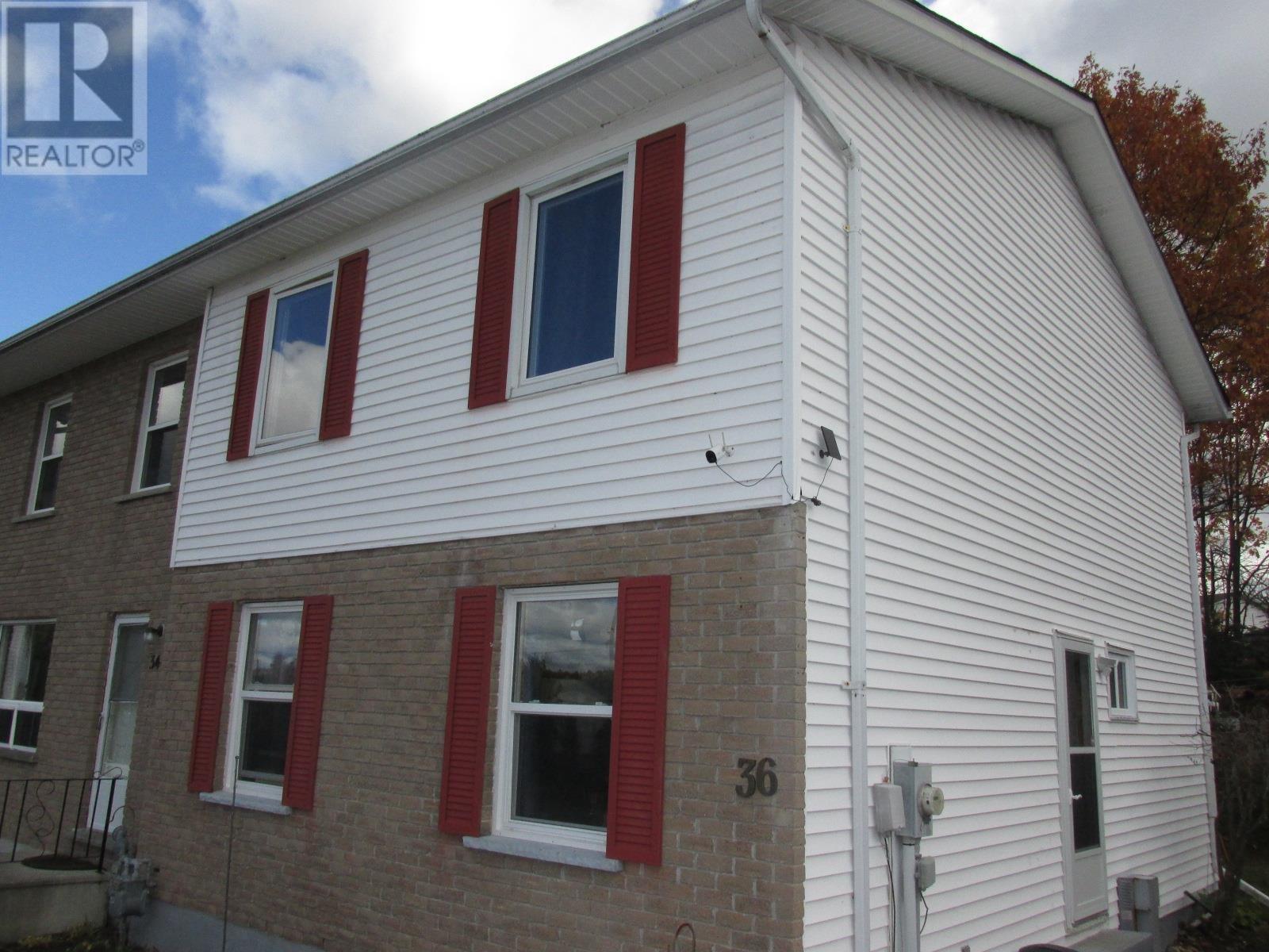 36 Beckett Blvd, Elliot Lake, ON P5A 3P7