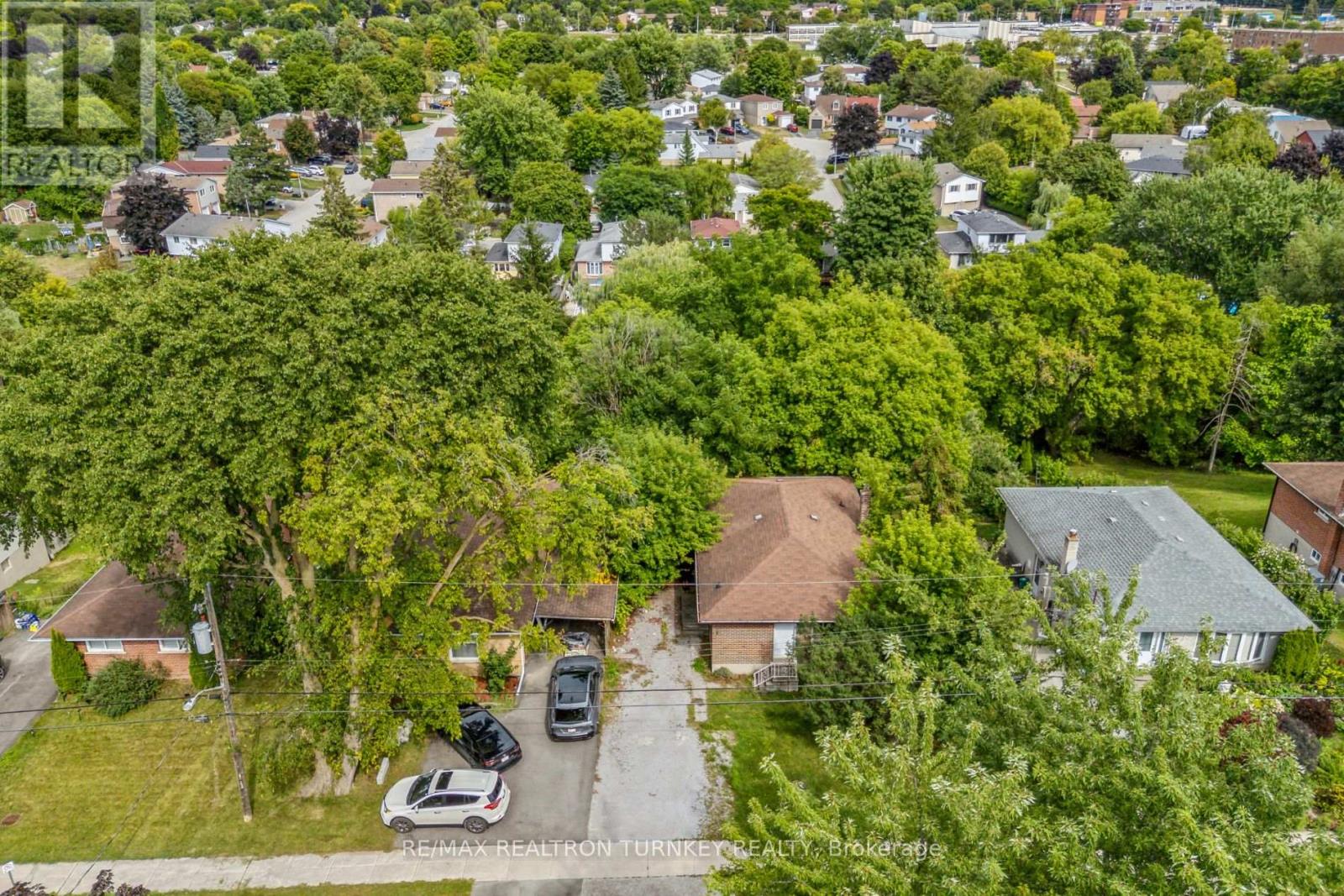 75 Bolton Ave, Newmarket Huron Heights-leslie Valley, ON L3Y 2X3