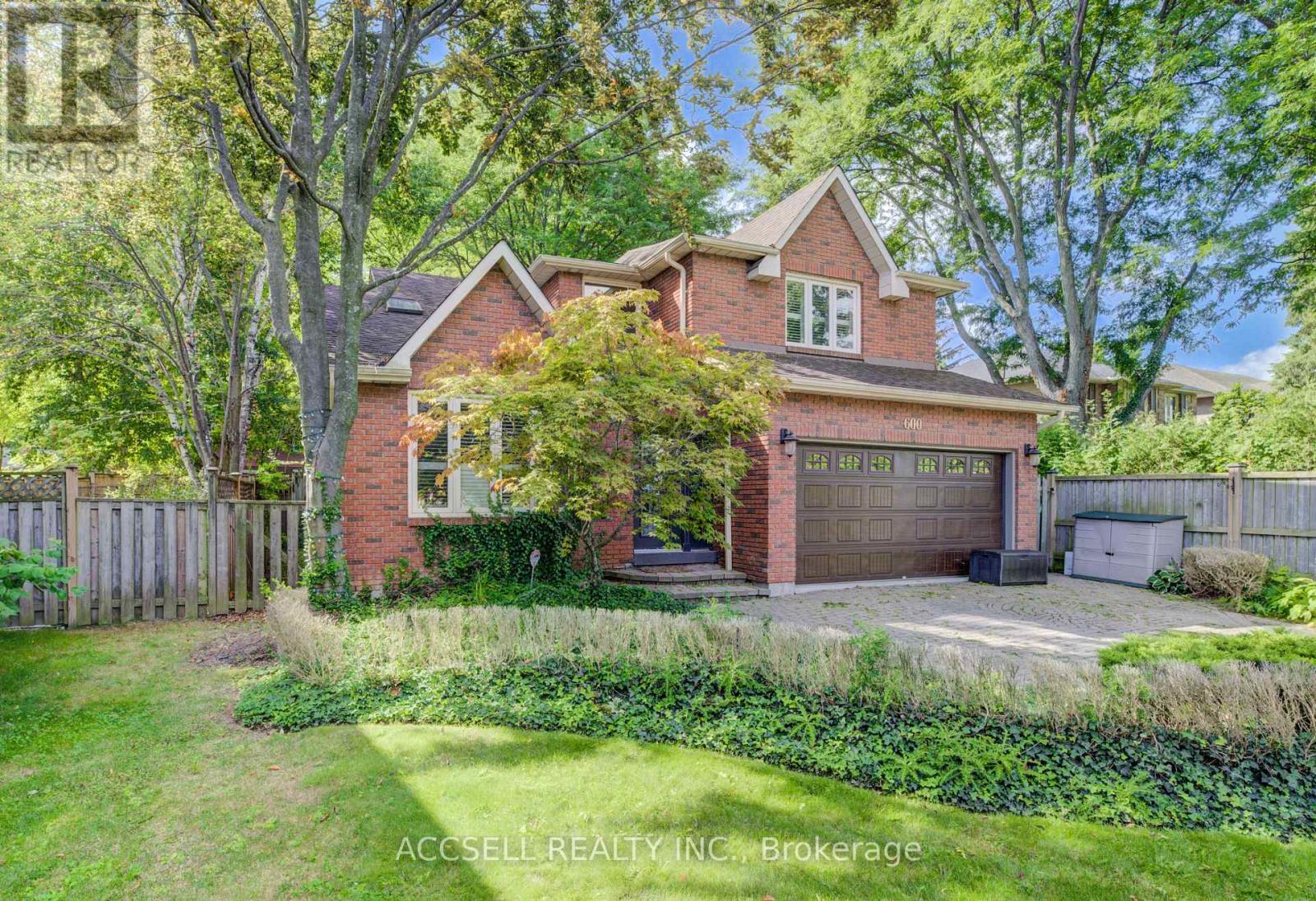 600 Highvalley Rd, Hamilton Ancaster, ON L9G 3X3