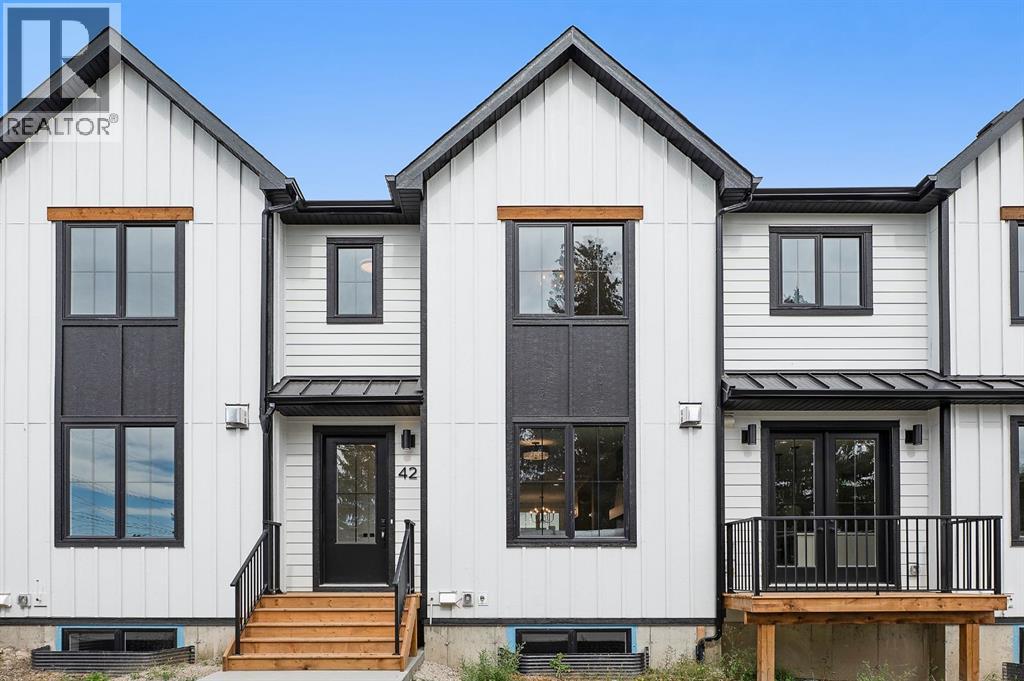 42 Wheatland Ave SW, Calgary, AB T3C 2W9