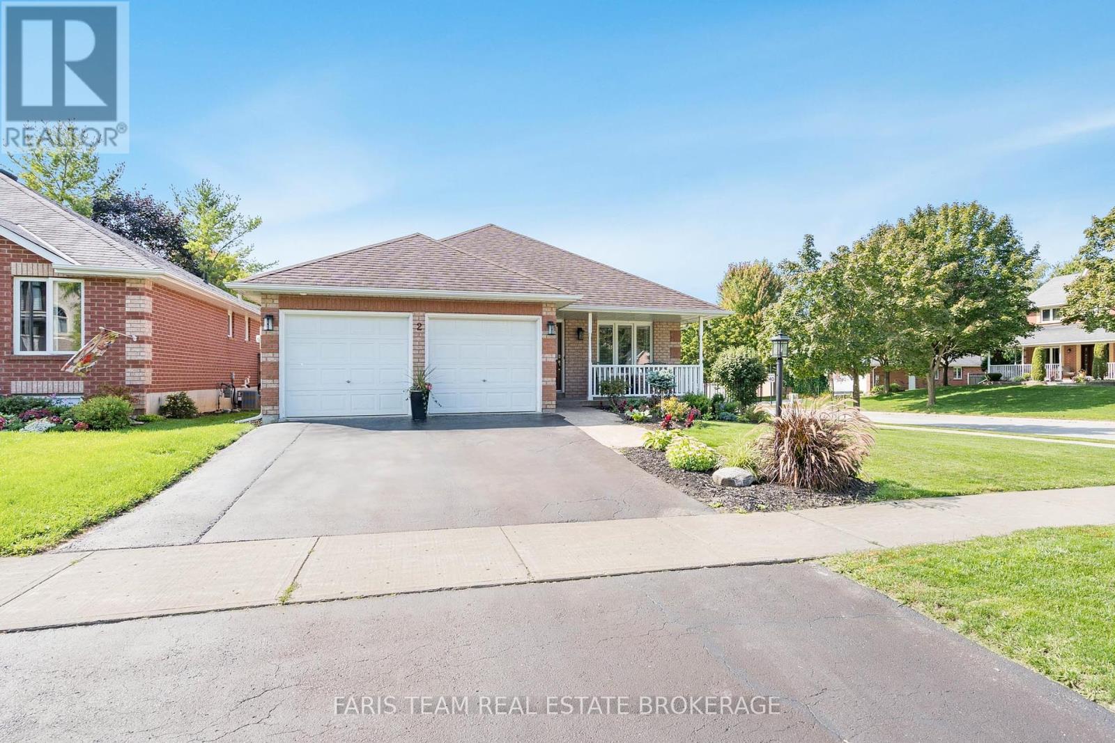 2 Forest Edge Cres, East Gwillimbury, ON L9N 1R8