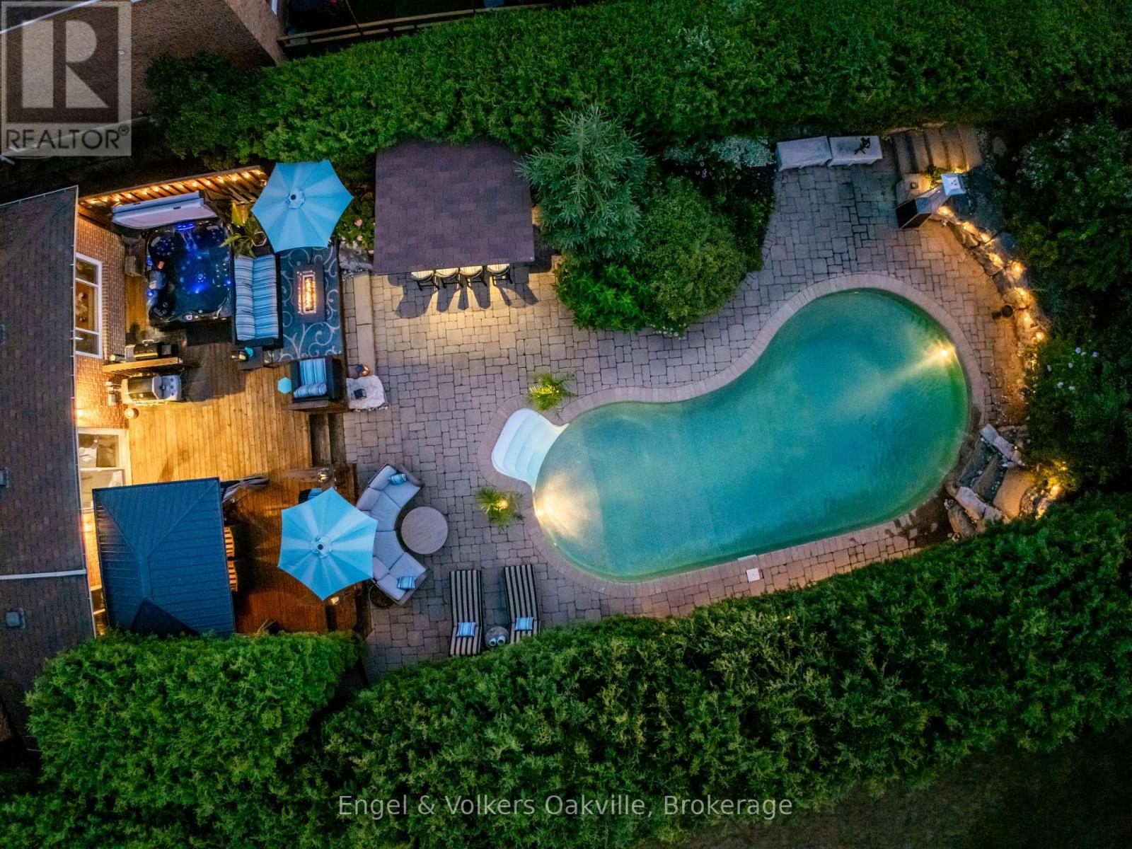 1181 Grange Rd, Oakville, ON L6H 1P8
