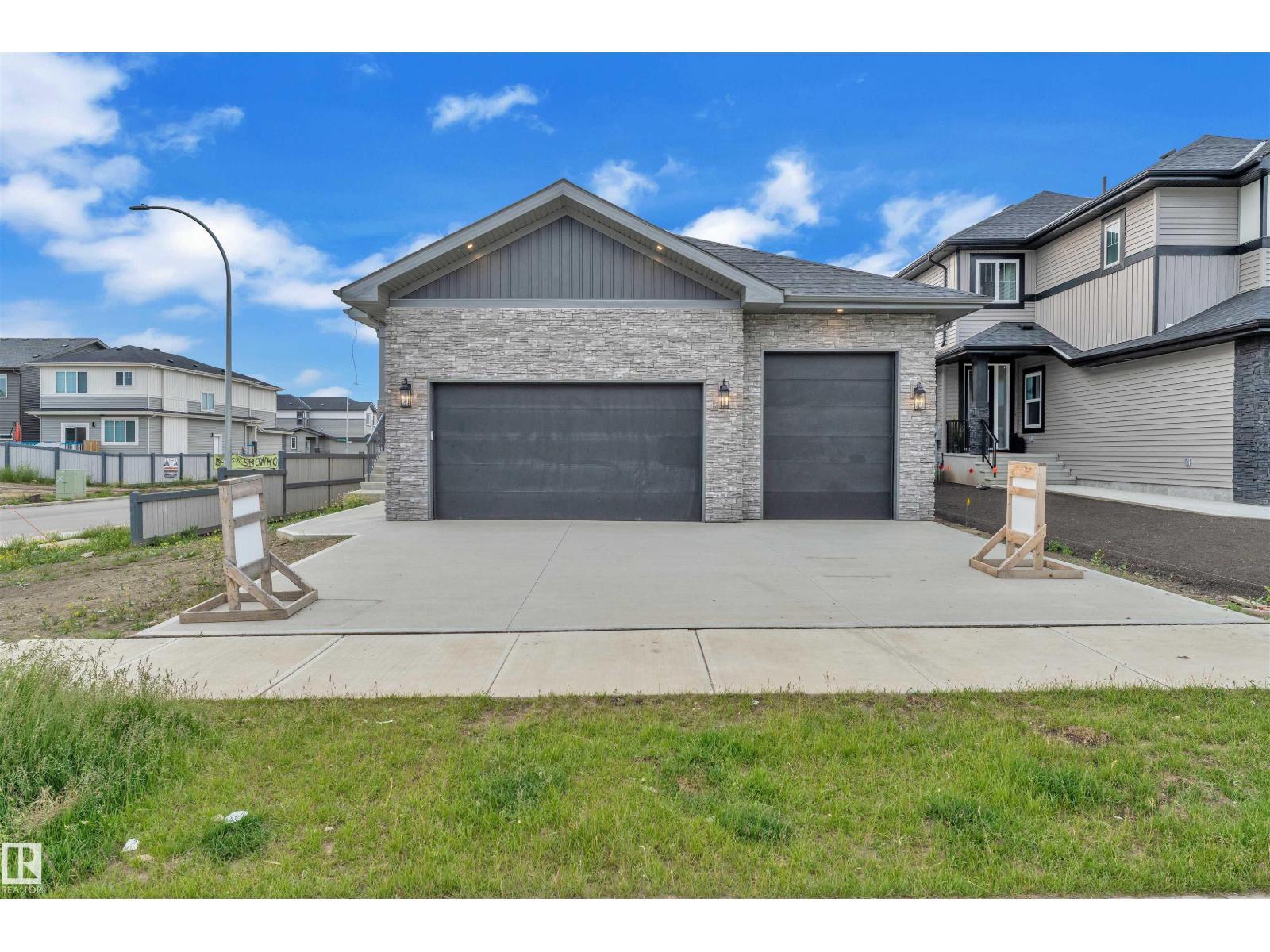 30 Avonlea Way, Spruce Grove, AB T7X 0Y3
