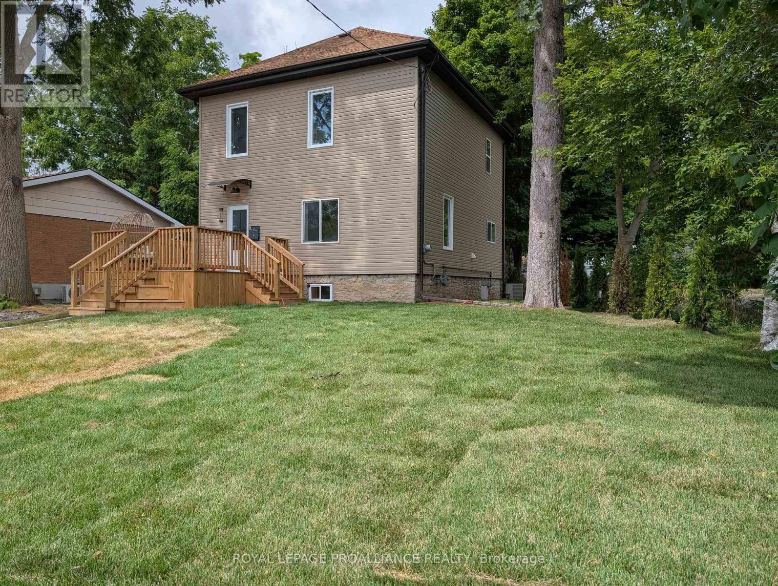 42 Highland Ave, Belleville, ON K8P 3R1