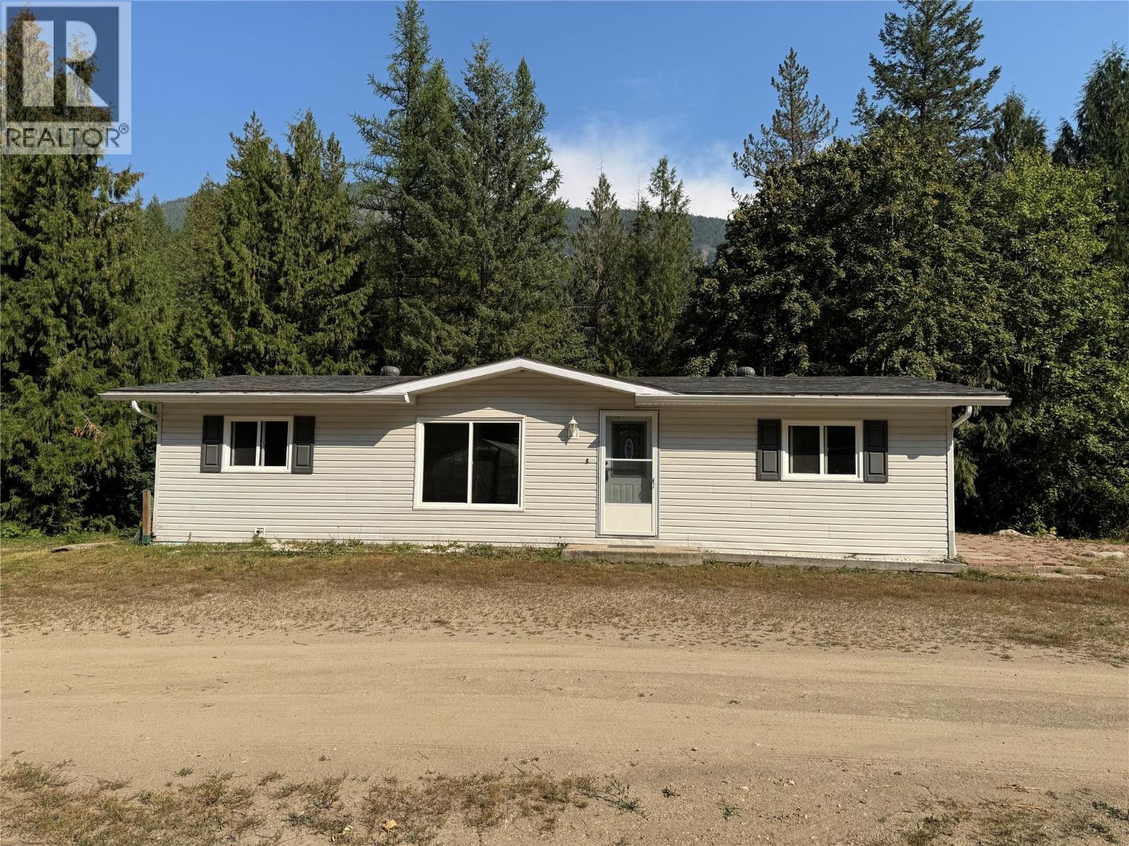 1531 Mountain Ridge Rd, Robson, BC V1N 4S2