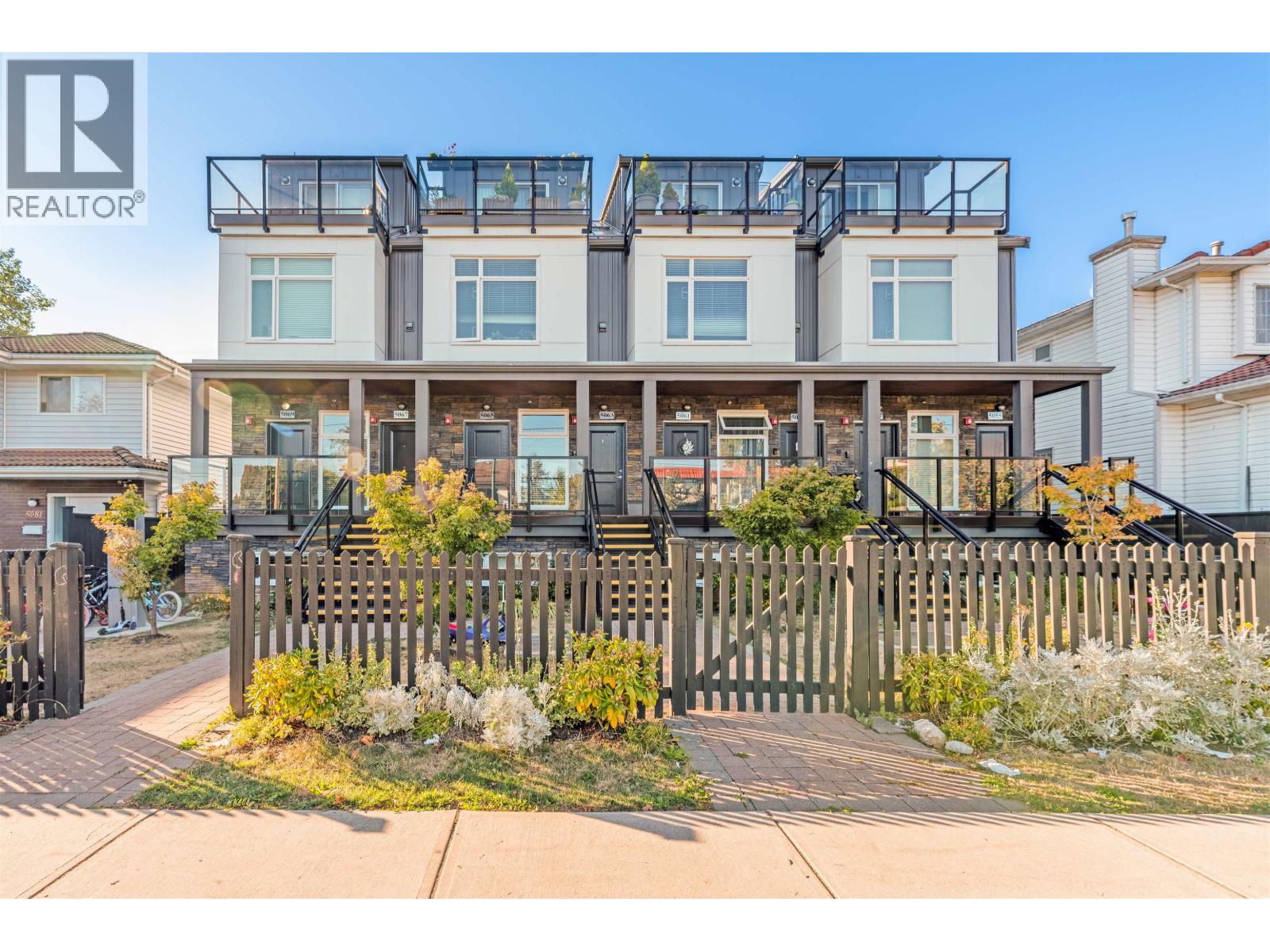5069 Earles St, Vancouver, BC V5R 3R8