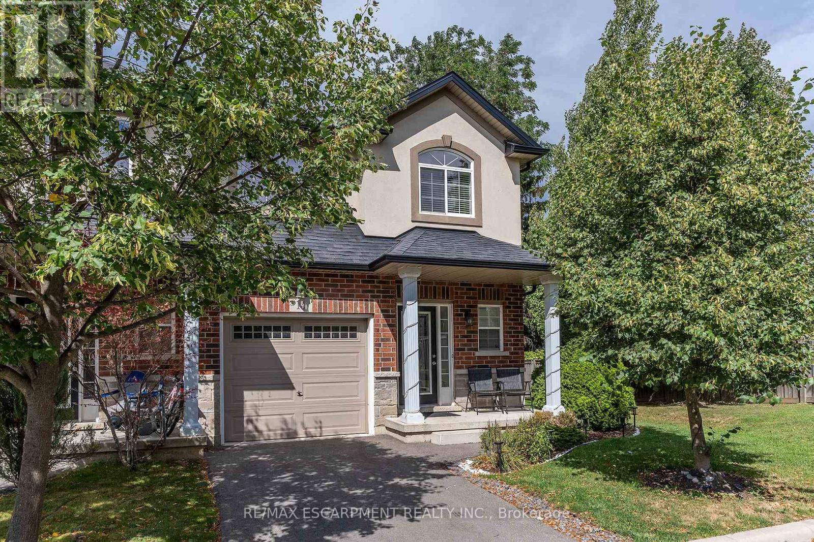 14 345 Glancaster Rd, Hamilton, ON L9G 3K9