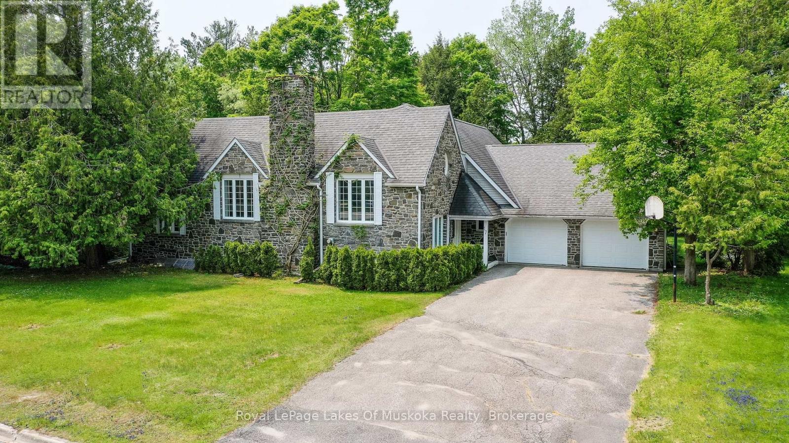 17 Sadler Dr, Bracebridge, ON P1L 1K5