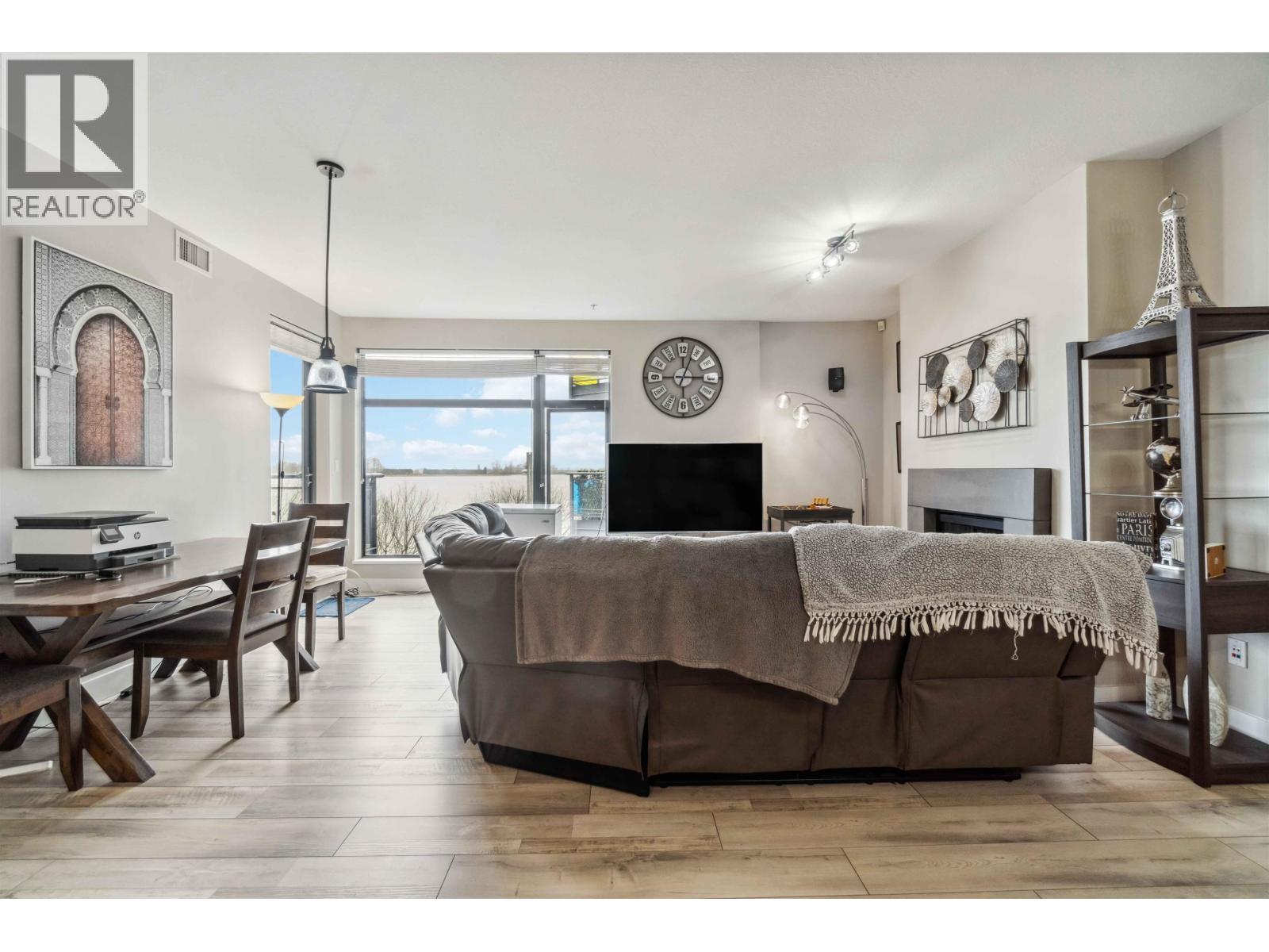 14300 Riverport Way Unit 201, Richmond, BC V6W 0A4