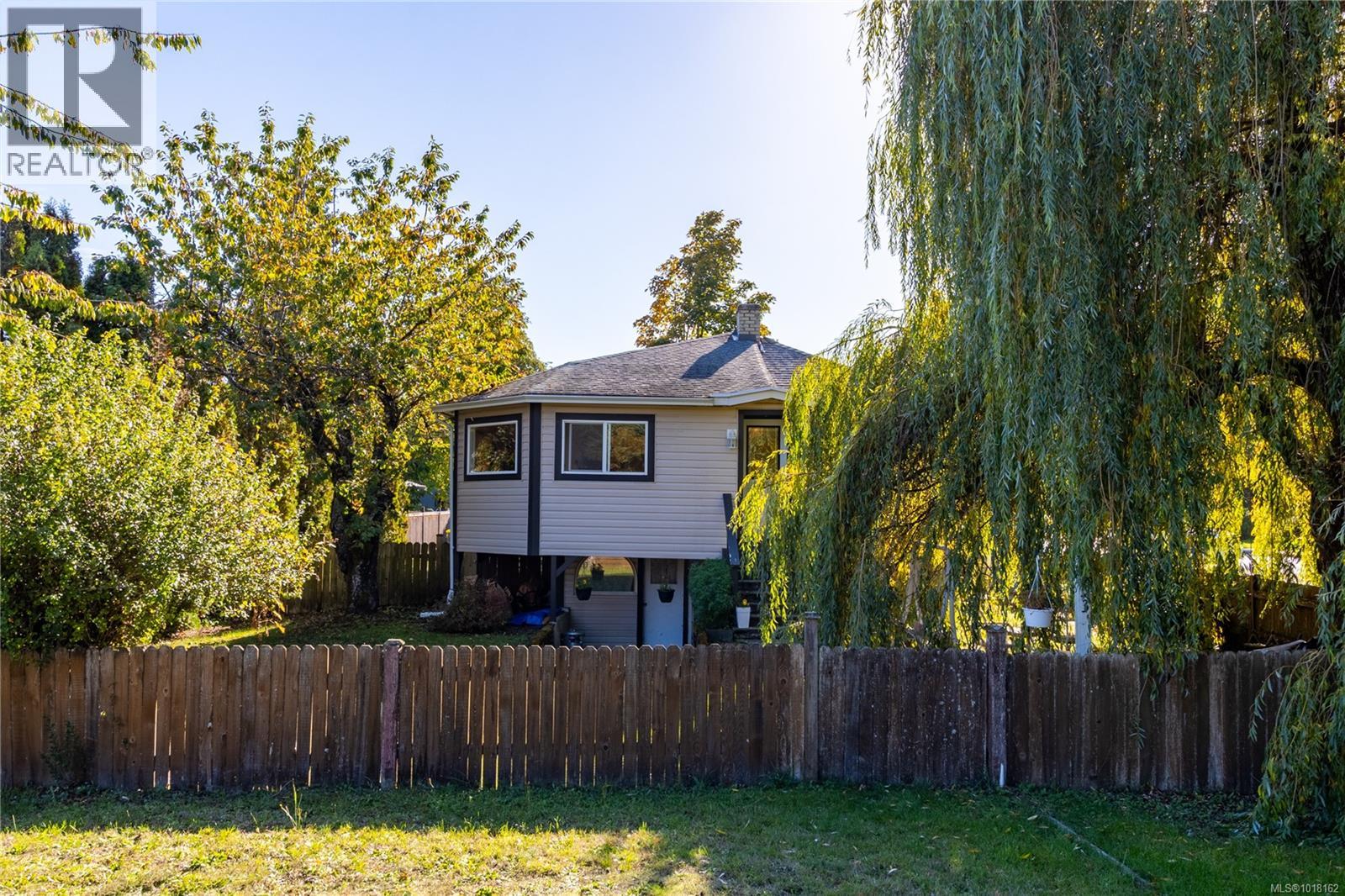 533 Baden Powell St, Ladysmith, BC V9G 1T4
