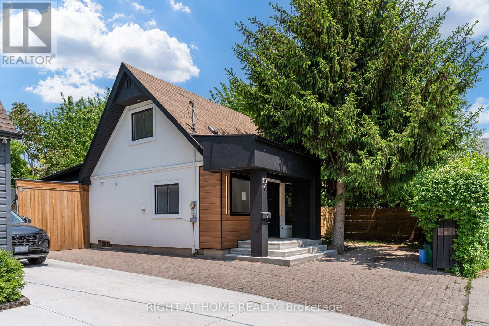 9 Belfast Ct, St. Catharines Haig, ON L2R 1P3