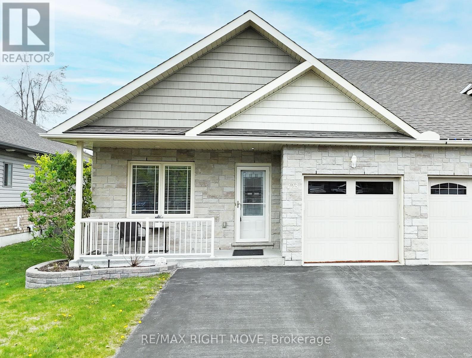 123 Lucy Ln, Orillia, ON L3V 0G3