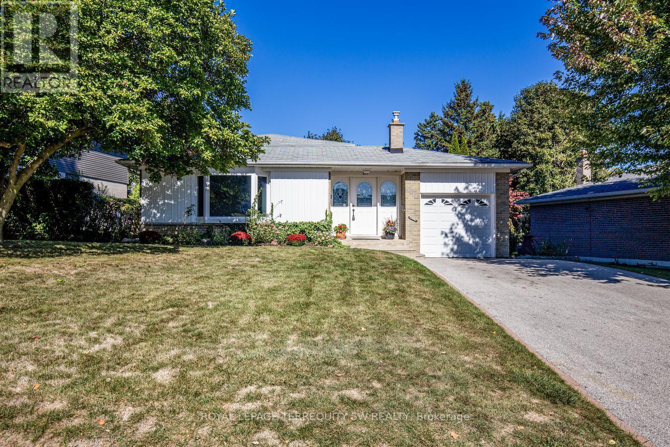 329 Dennie Ave, Newmarket, ON L3Y 4M5