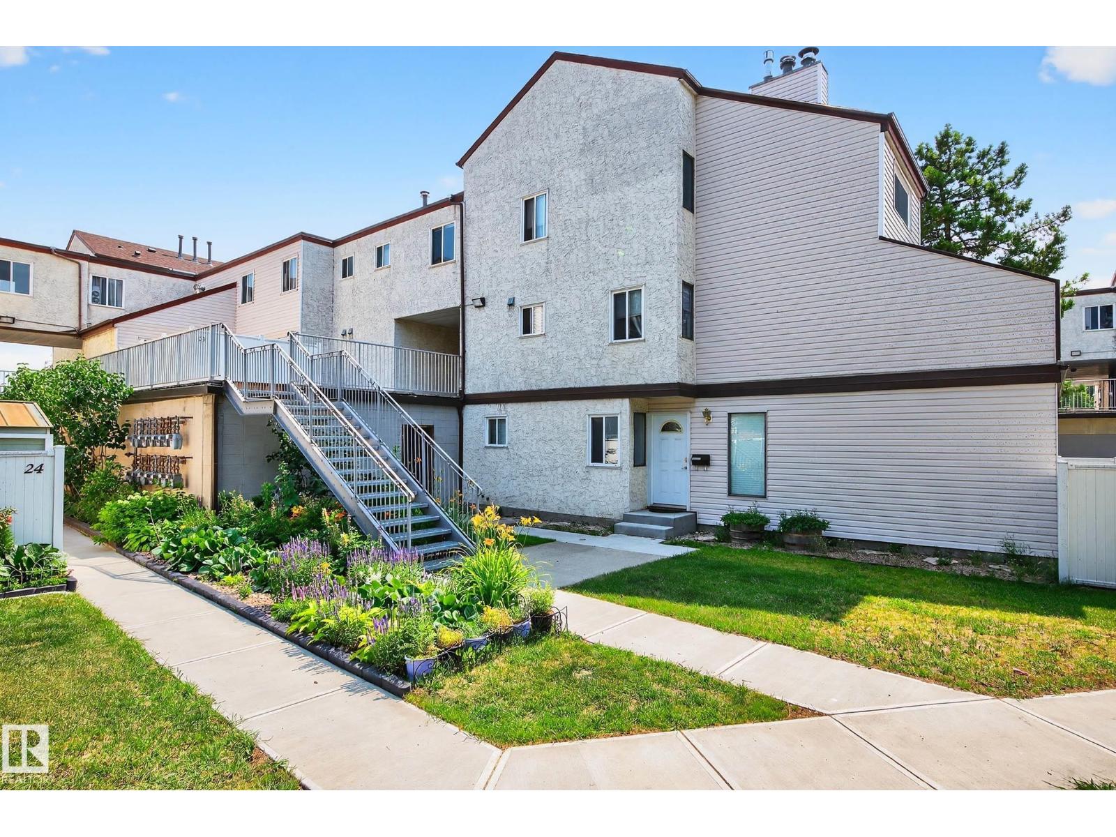 37 Lancaster Tc NW, Edmonton, AB T5X 5S3