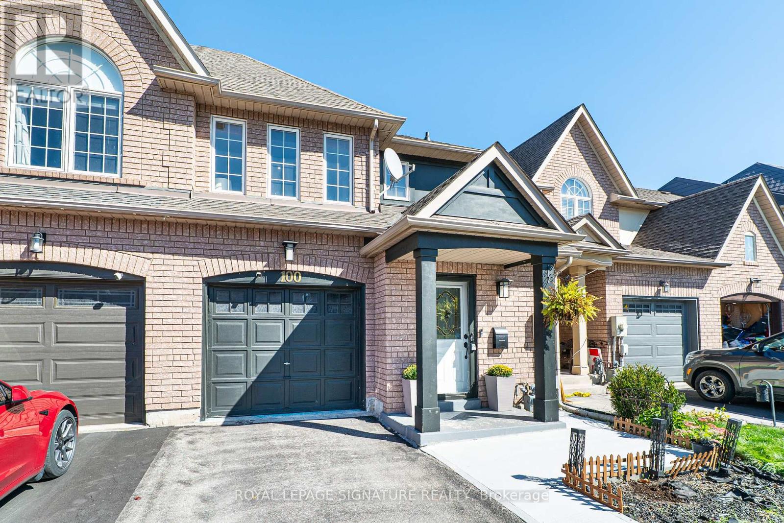 100 Stokely Cres, Whitby, ON L1N 9S9