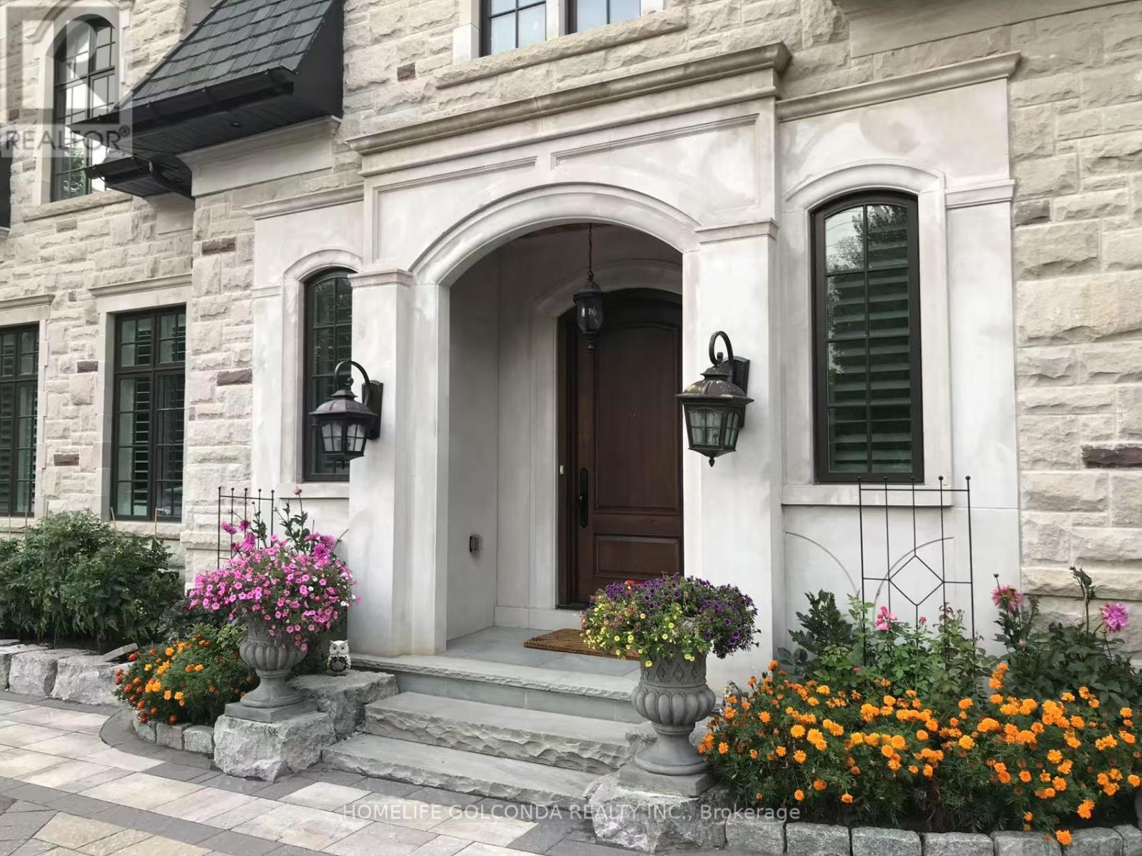 138 Centre St, Vaughan Uplands, ON L4J 1G4