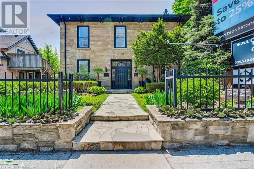393 King St W, Hamilton, ON L8P 1B5