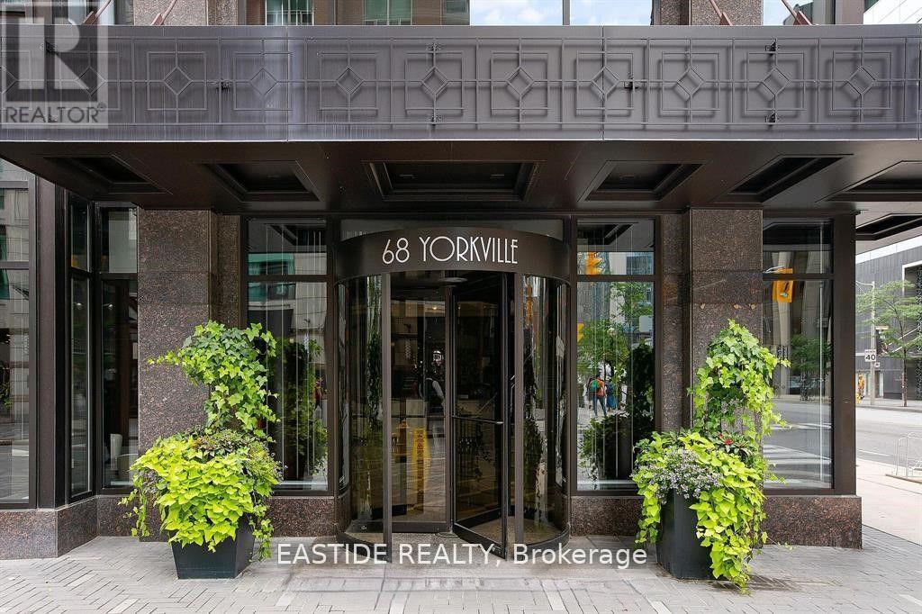 303 68 Yorkville Ave, Toronto, ON M5R 3V7