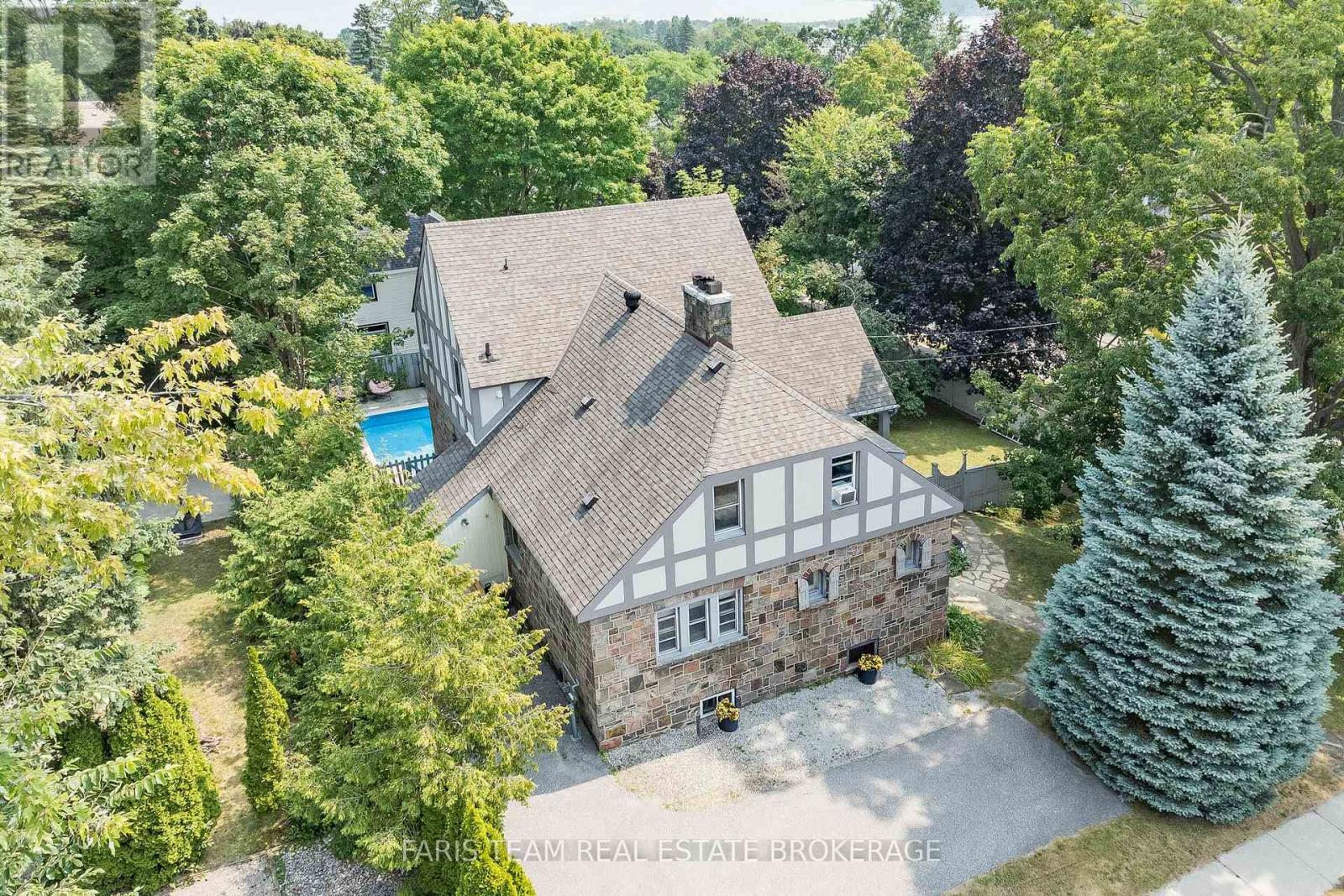 44 Tecumseth St, Orillia, ON L3V 1X9