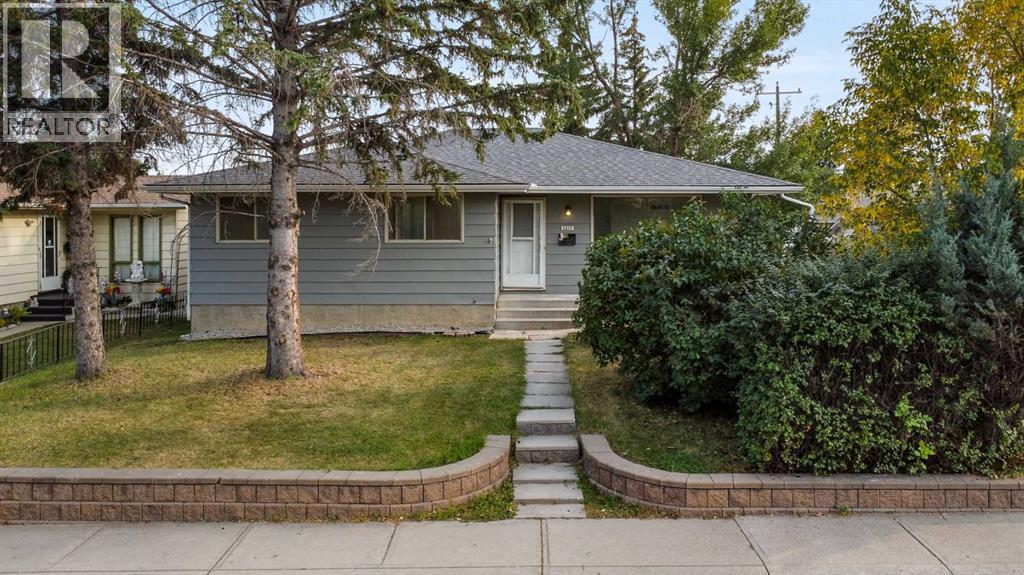 3217 Doverthorn Rd SE, Calgary, AB T2B 2G9