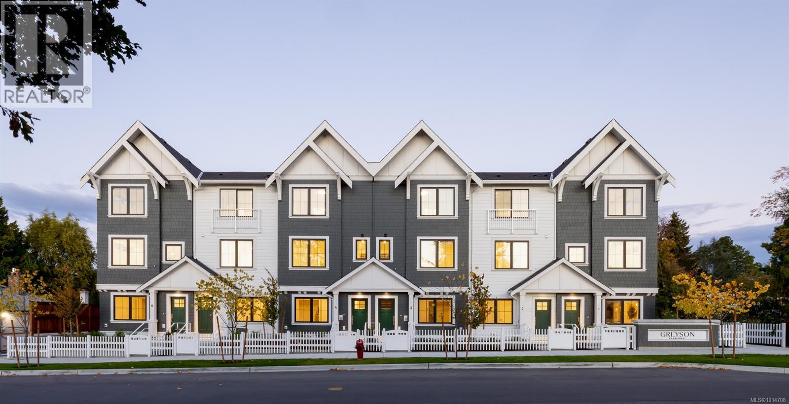 3450 Whittier Avenue, Saanich, BC V8Z 3R2