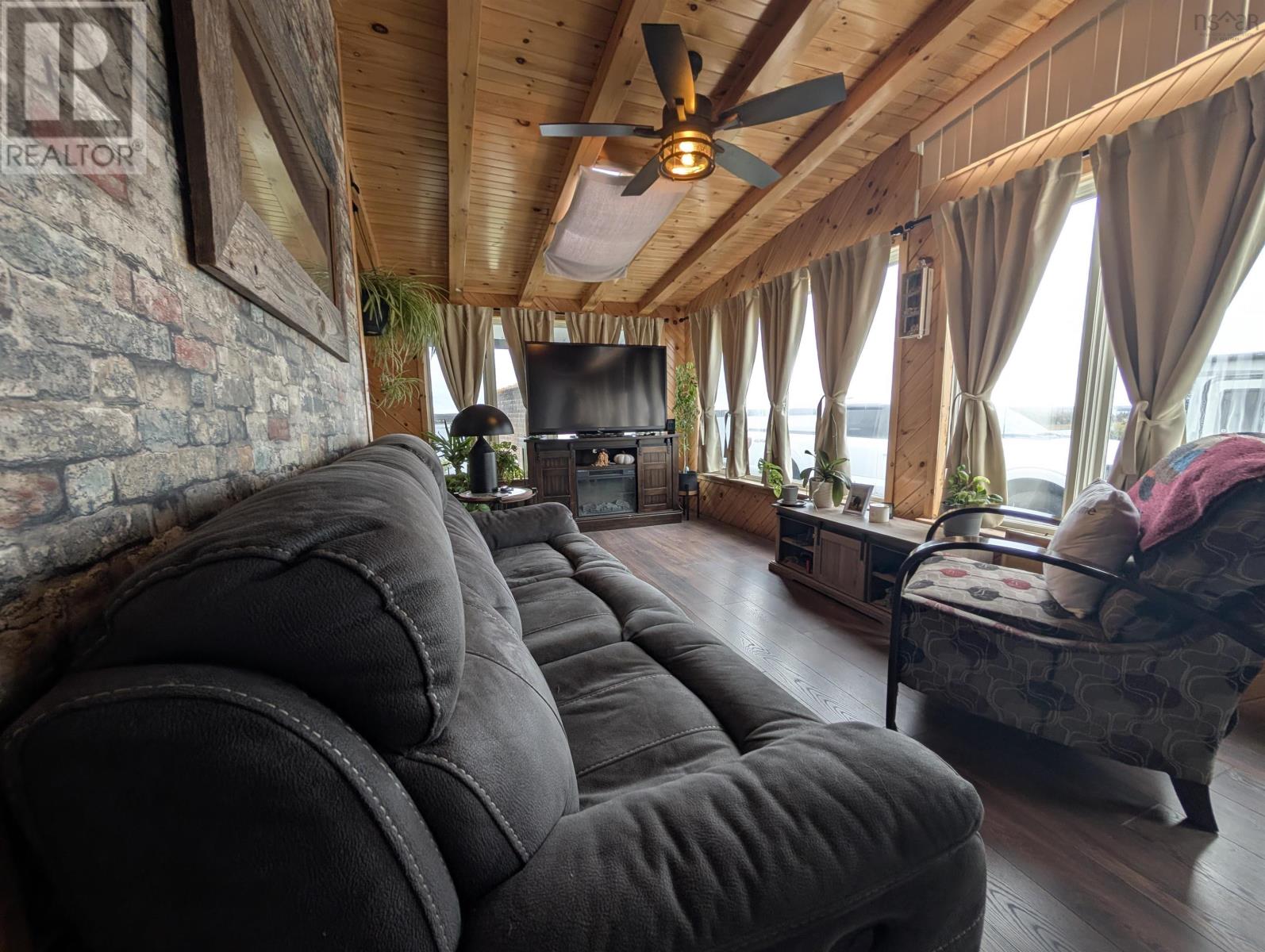 637 Highway 335, West Pubnico, NS B0W 3S0