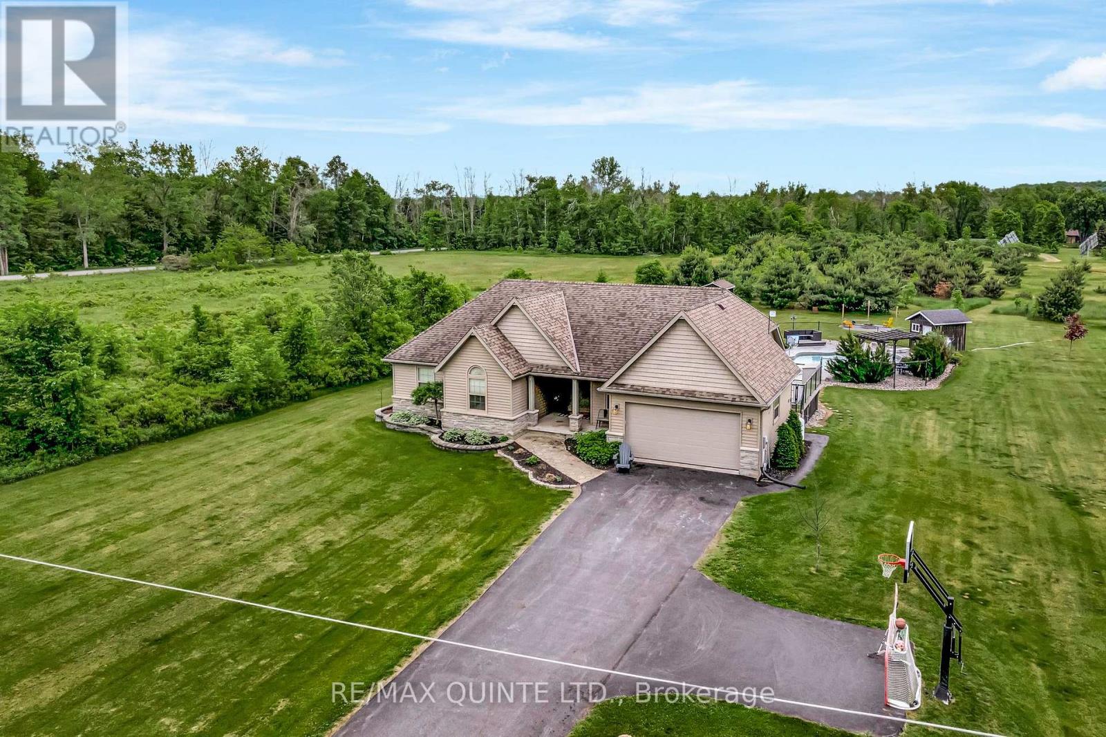 27 Charles Rd, Tweed, ON K0K 3J0