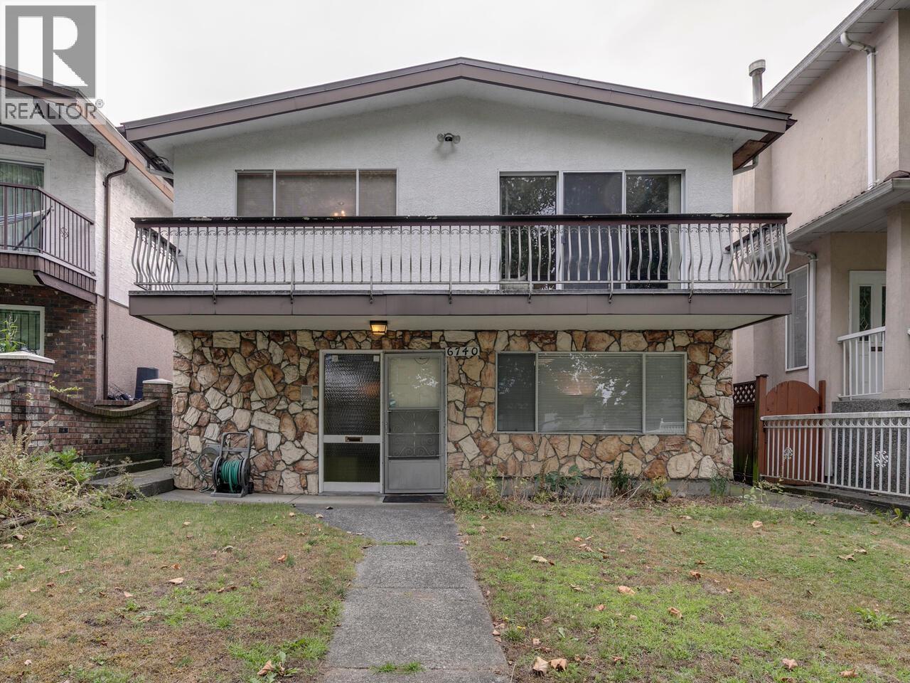 6740 Culloden St, Vancouver, BC V5X 4J4