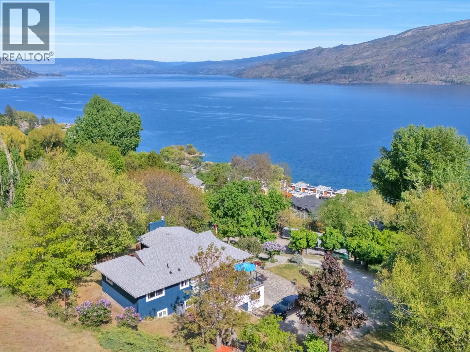 6090 Somerset Ave, Peachland, BC V0H 1X4