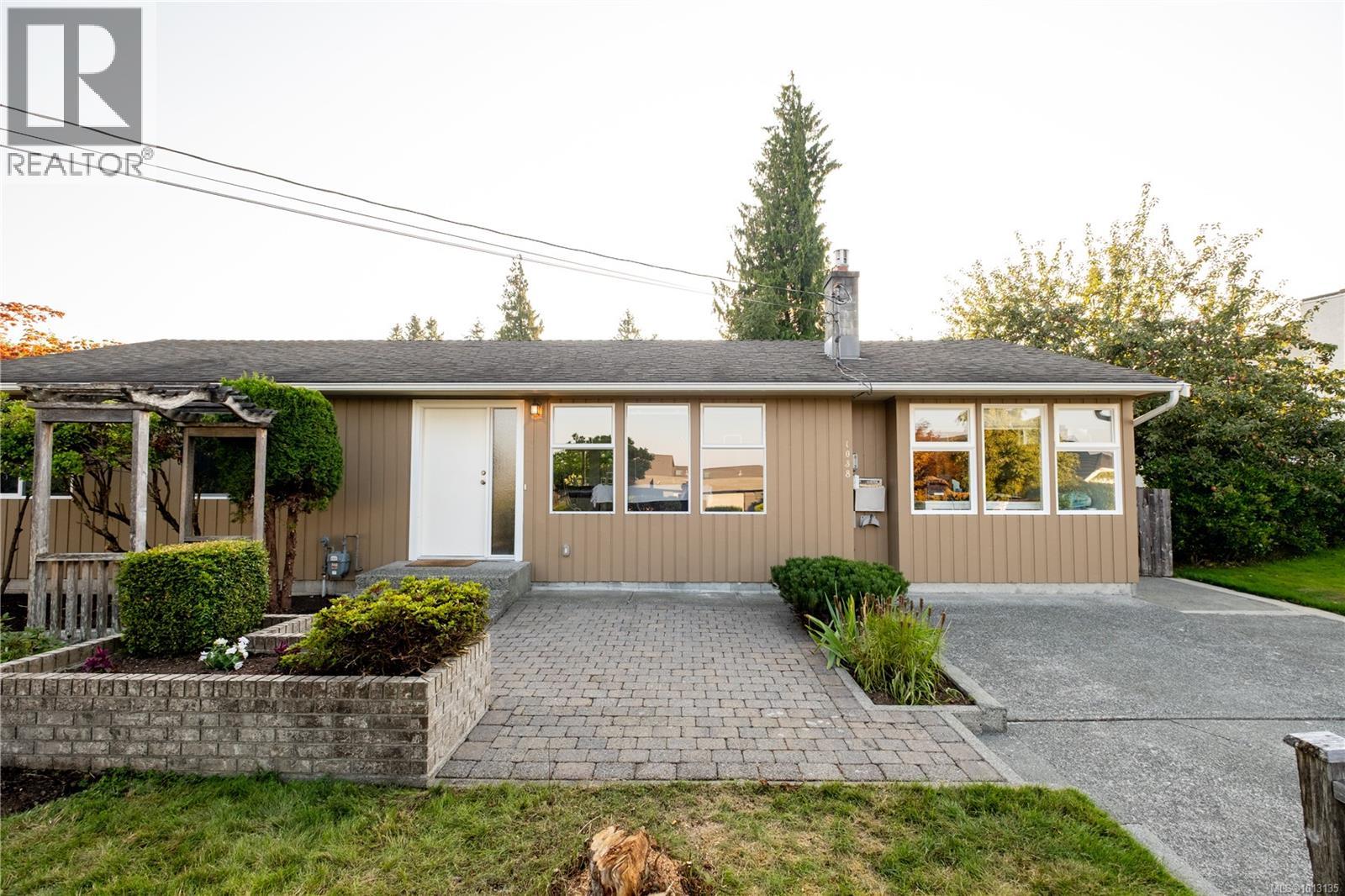 1038 Ash St, Campbell River, BC V9W 1G5