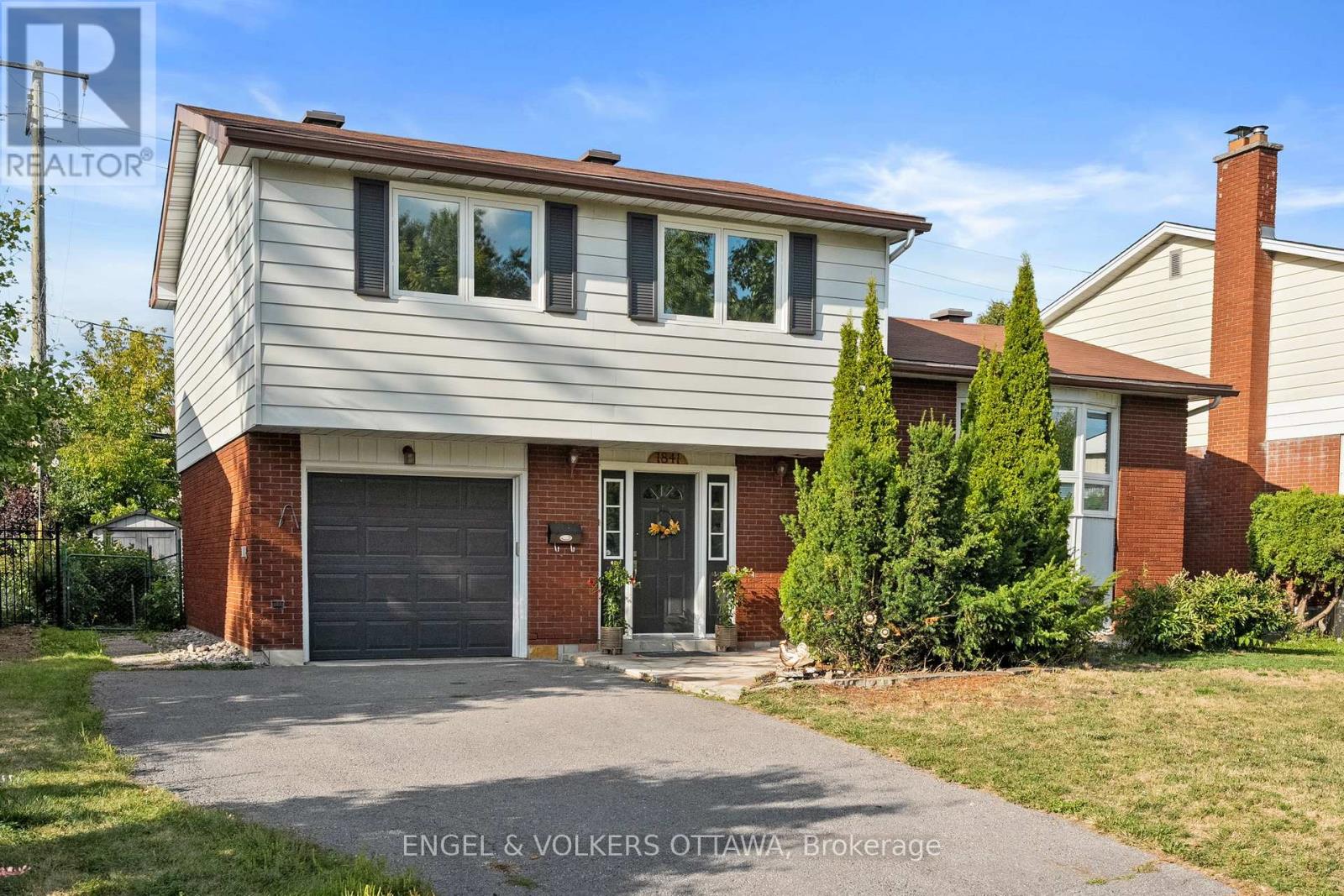 1841 Lorraine Ave, Ottawa, ON K1H 6Z7